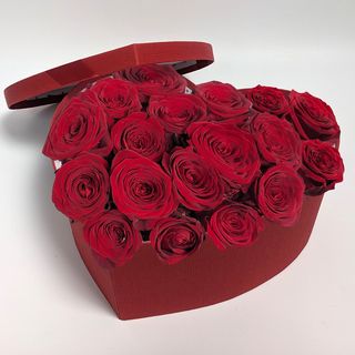 20 წითელი ვარდი წითელ ყუთში 2287