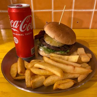 Combo burger hot chips e soft drink  