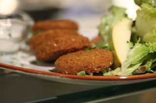 FALAFELS CON SALSA DE YOGURT