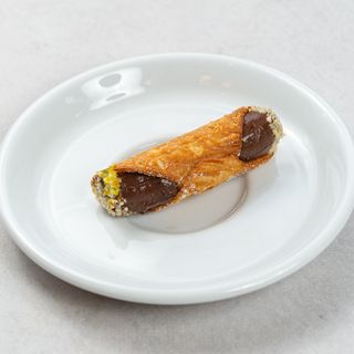 Małe cannoli czekoladowe