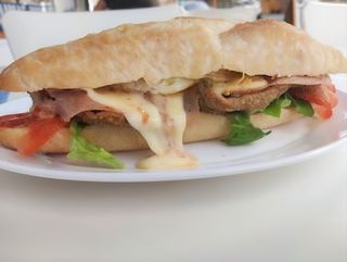 Bocadillo De Milanesa Completo