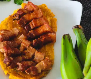 Patacón Con Chicharrón