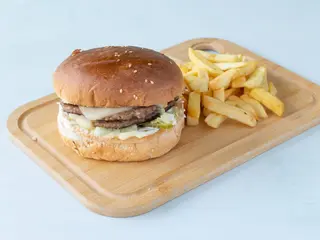 Dupli burger i pomfrit