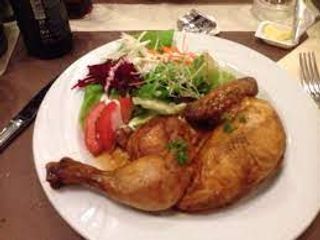 1/2 poulet complet (salade verte +kefteji ou macaroni +frite)