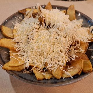 Прясно пържени картофи със сирене(240гр)