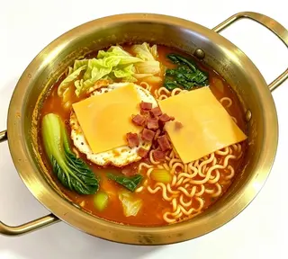 Shin Ramyun picante con verduras, bacon y queso