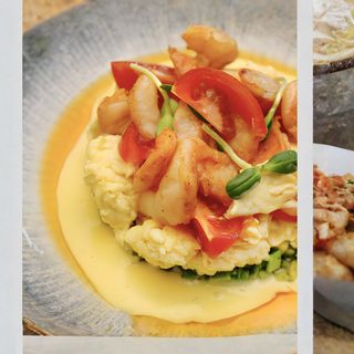 Скрємбл з креветосами та пряним авокадо