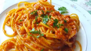 Spaghettis corte d'assisi, sauce tomate piquante au parmesan