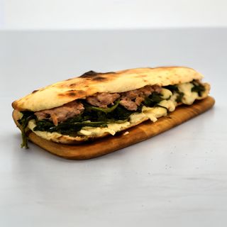 Panuozzo con broccoli e salsiccia