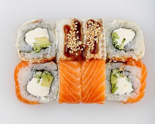 Рол Філадельфія мікс з лососем та вугрем