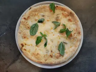 Pizza 4 Formaggi (33 Cm.)