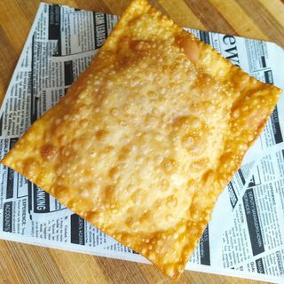 Pastel de Milho com Queijo e Orégãos