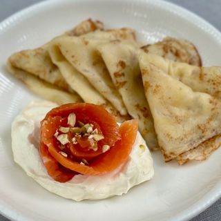 Crepes with salmon 