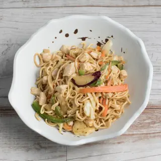 Yakisoba Con Curry, Pollo Y Verduras De Temporada