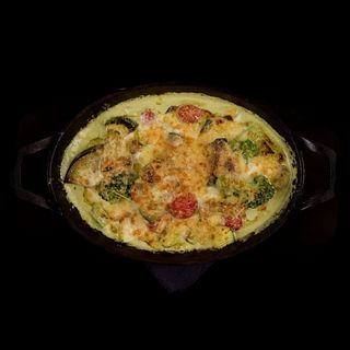 Gratinirano povrće sa pavlakom i pestom