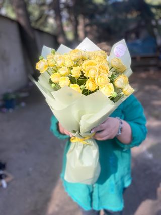 ყვითელი ჯუჯა ვარდები