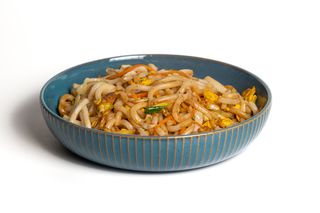 Yaki udon giapponese con verdure