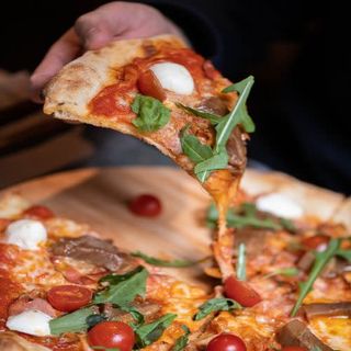 Pizza Mar Y Montaña Picante (30 Cm.)