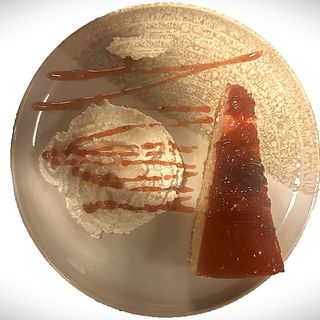 Cheesecake con le fragole di bosco