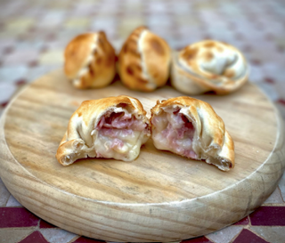 Empanada de Jamón y Queso