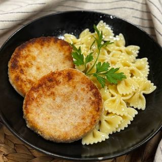 Chicken cutlets with pasta