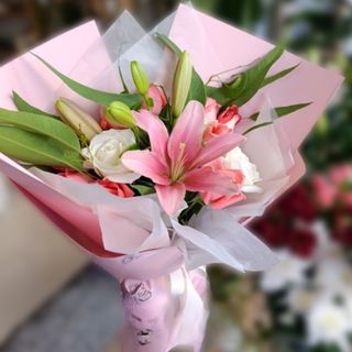 Lys & Roses & Gypsophile