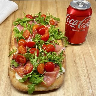 Pinsa crudo + bibita