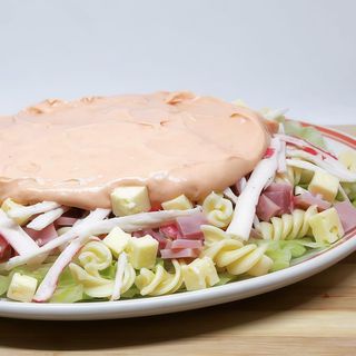 Ensalada Fígaro Con Salsa Rosa