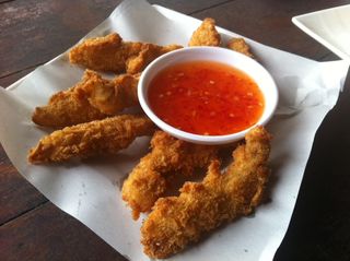 Tiras de pollo y salsa agridulce