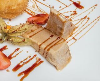 Perfecto De Turrón Con Chocolate Caliente