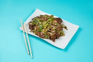 Teletina sa prazilukom sečenim na romboide