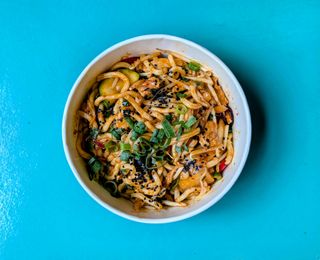 Makaron Udon z kimchi i warzywami WIEPRZOWINA