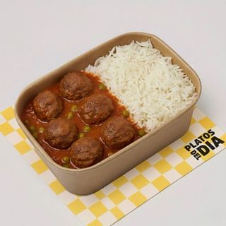 Albóndigas de carne con arroz blanco 