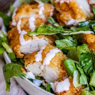 Salata od panirane piletine 