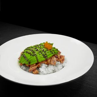 Tartar atún con aguacate arroz