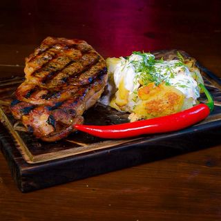 Свинний стейк (300/150 гр)