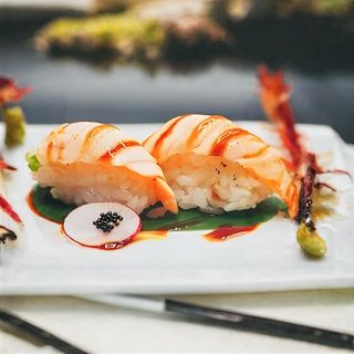 62. Nigiri sake scottato