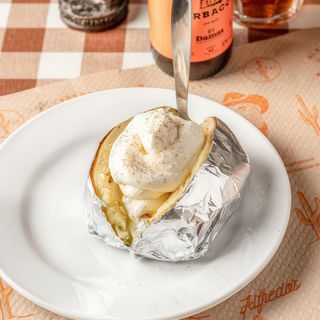 Patata Asada con Crema Agria