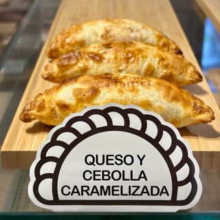 Empanada de Queso y cebolla caramelizada - Gourmet (1 Ud.)