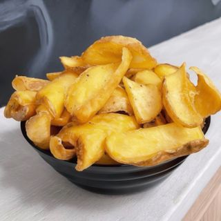 RACIÓN DE PATATAS FRITAS CON MOZZARELLA FUNDIDA Y BACON