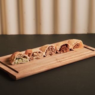 Empanada De Chorizo Picante De León Y Queso