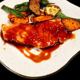 Salmón teppanyaki 