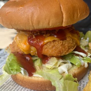 Пилешки бургер и картофки