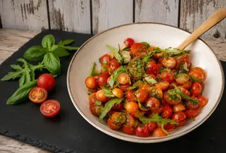 Rukola s cherry paradajzom i dresingom