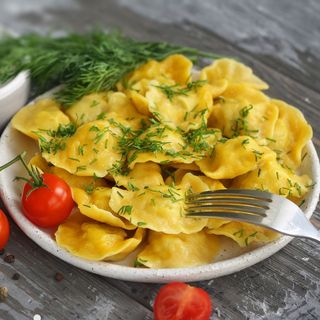 Вареники з куркою та сулугуні, 1 кг  (Заморожений напівфабрикат)