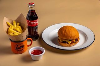 Сет Чизбургер+фри+кола 0,25.