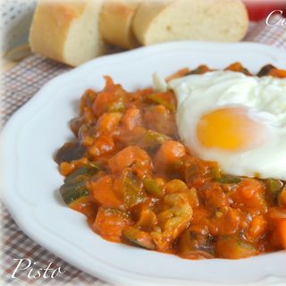 Pisto Con Huevo Picado