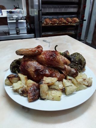 Menu' Medio pollo asado ( patatas horno)