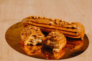 Mini ecler cu crema de caramel sarat
