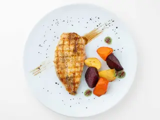 Куряче філе гриль з овочами (240г)